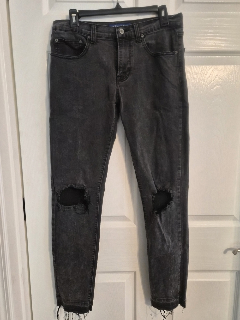 Arizona Jean Company Men's Black Skinny Distressed Knee Jeans